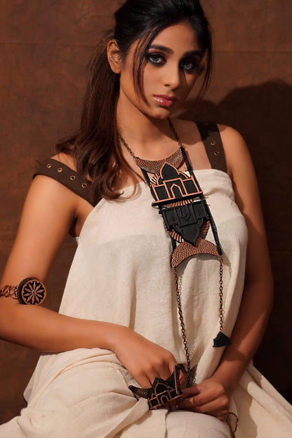 Mumtaz Mahal Carved Necklace 