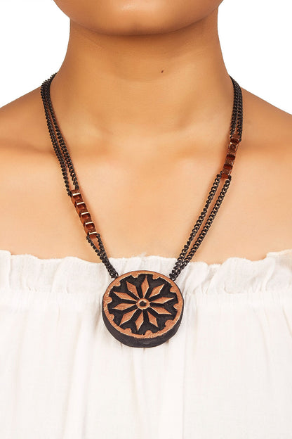 Mumtaz Mahal Carved Necklace 