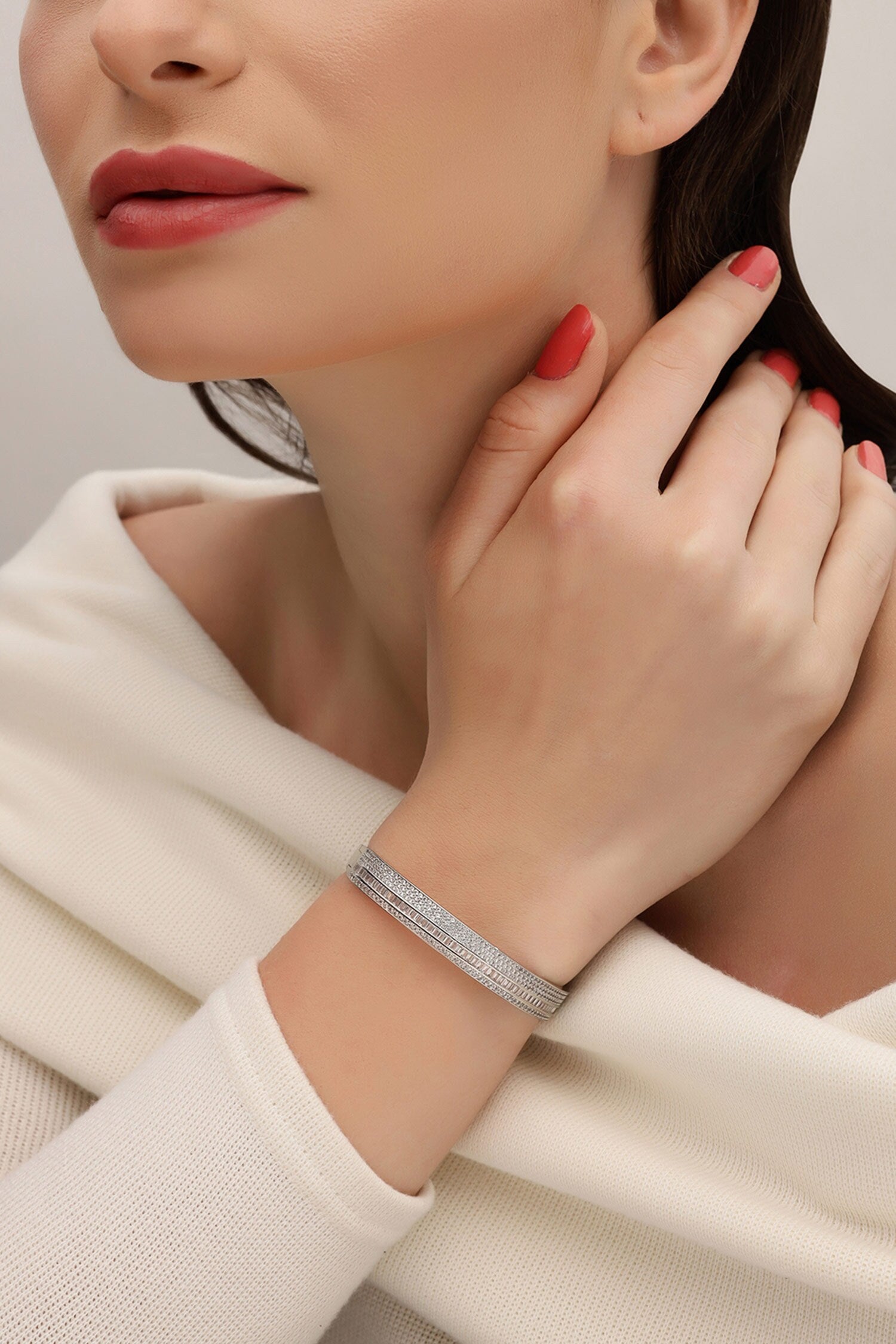 Stellarise Stone Studded Bangle 