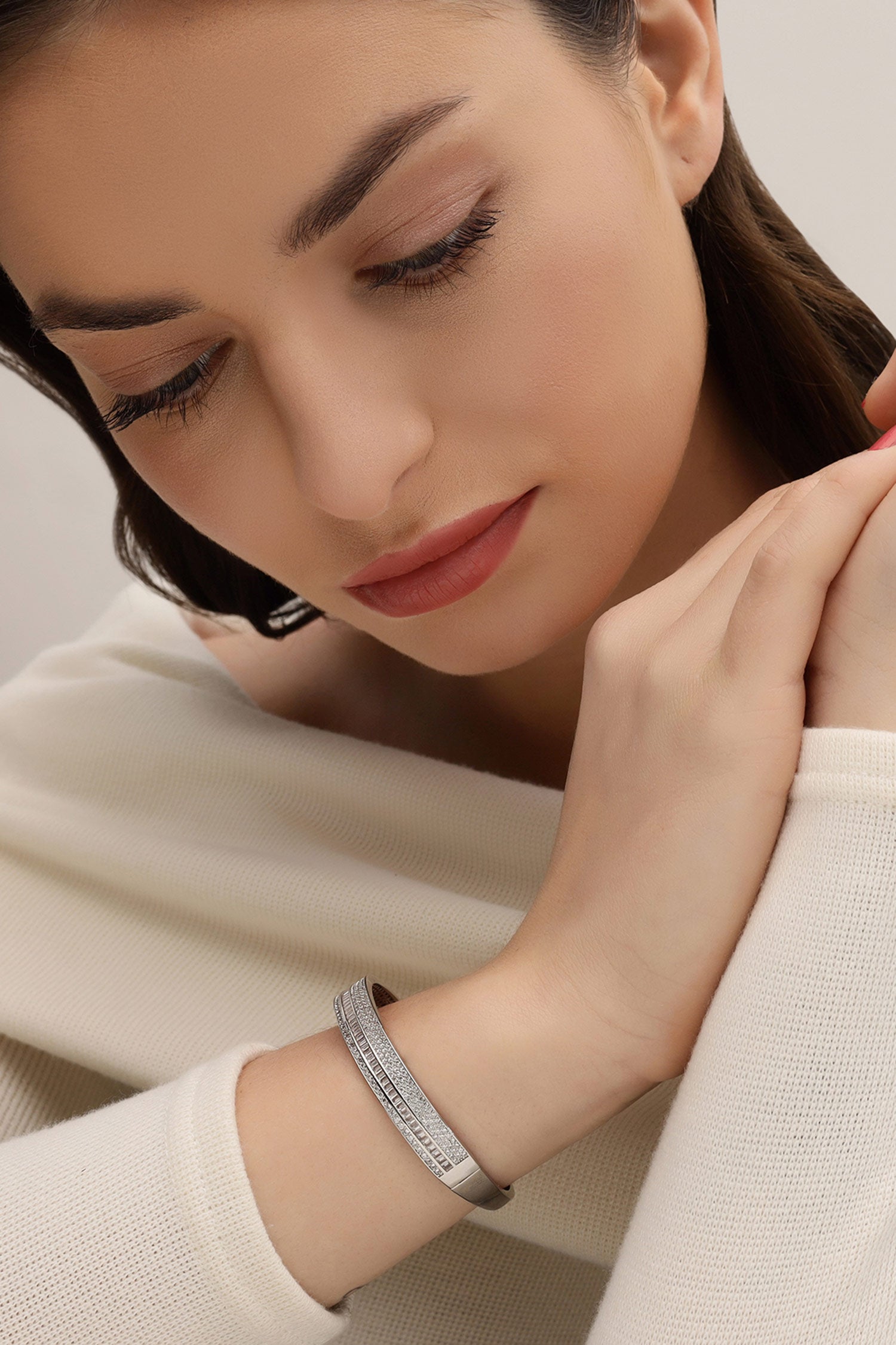 Stellarise Stone Studded Bangle 