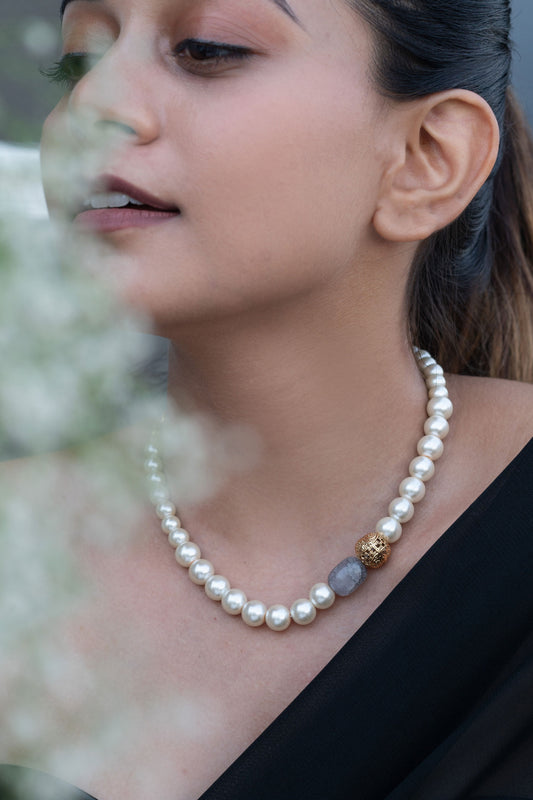 Pearl Embellished Necklace 