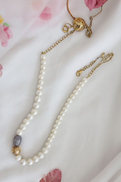Pearl Embellished Necklace 