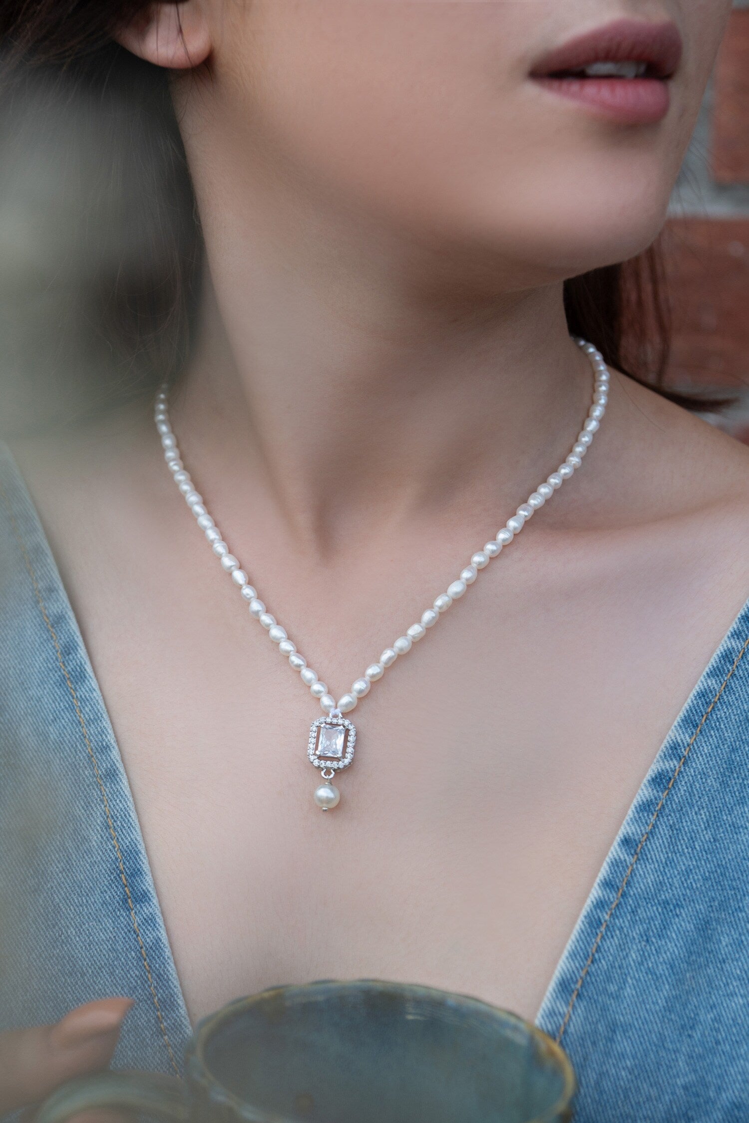 Pearl Embellished Pendant Necklace 