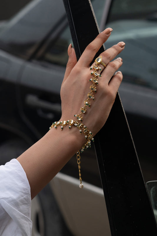 Kundan & Pearl Embellished Haathphool 