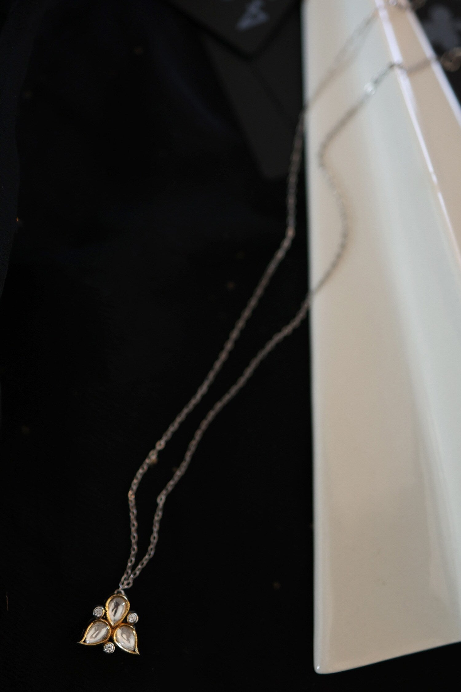Embellished Pendant Necklace 