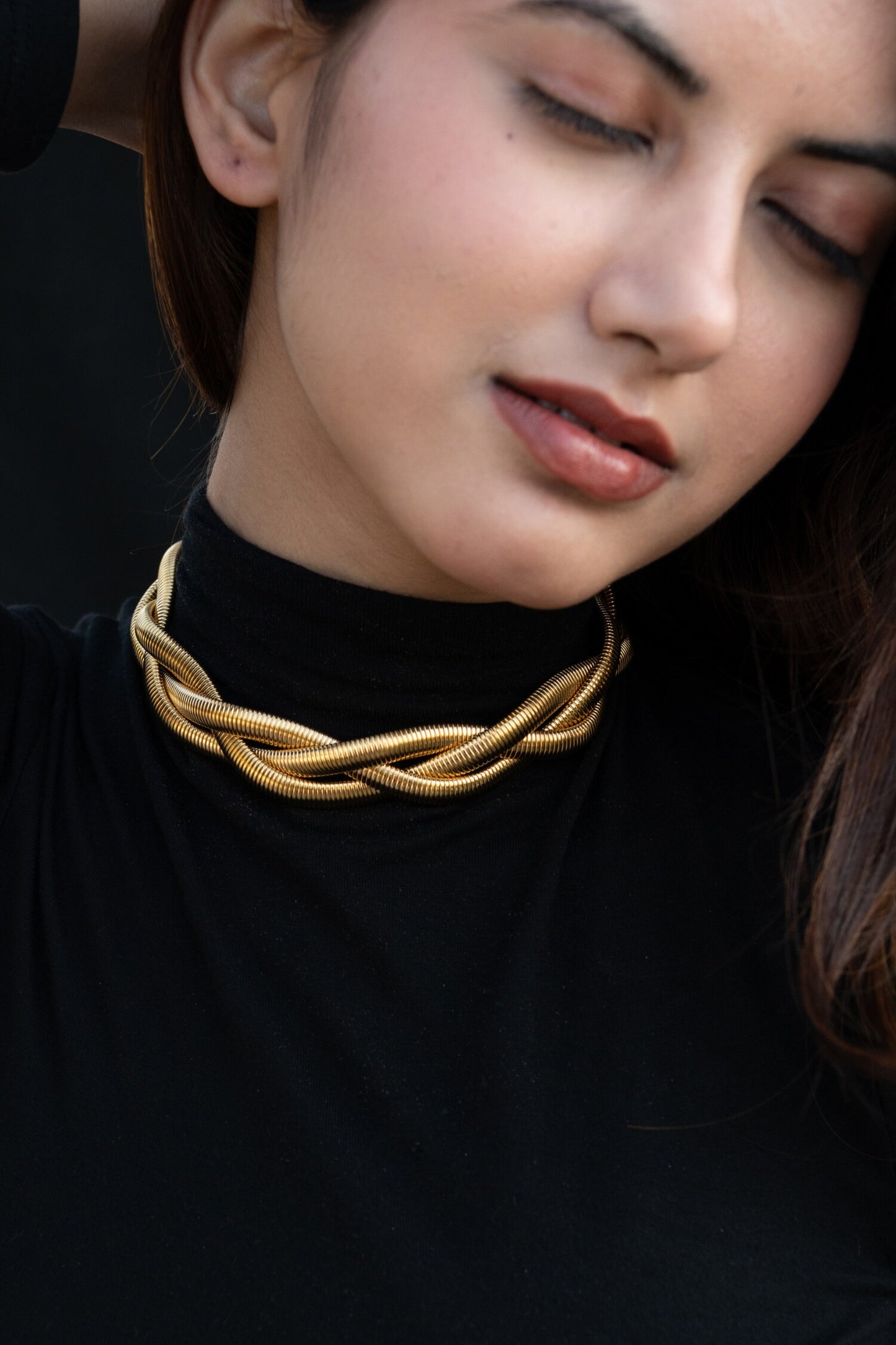 Spiral Shaped Choker 
