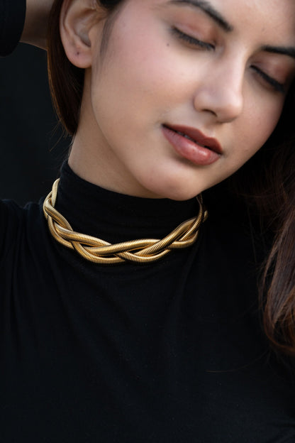 Spiral Shaped Choker 