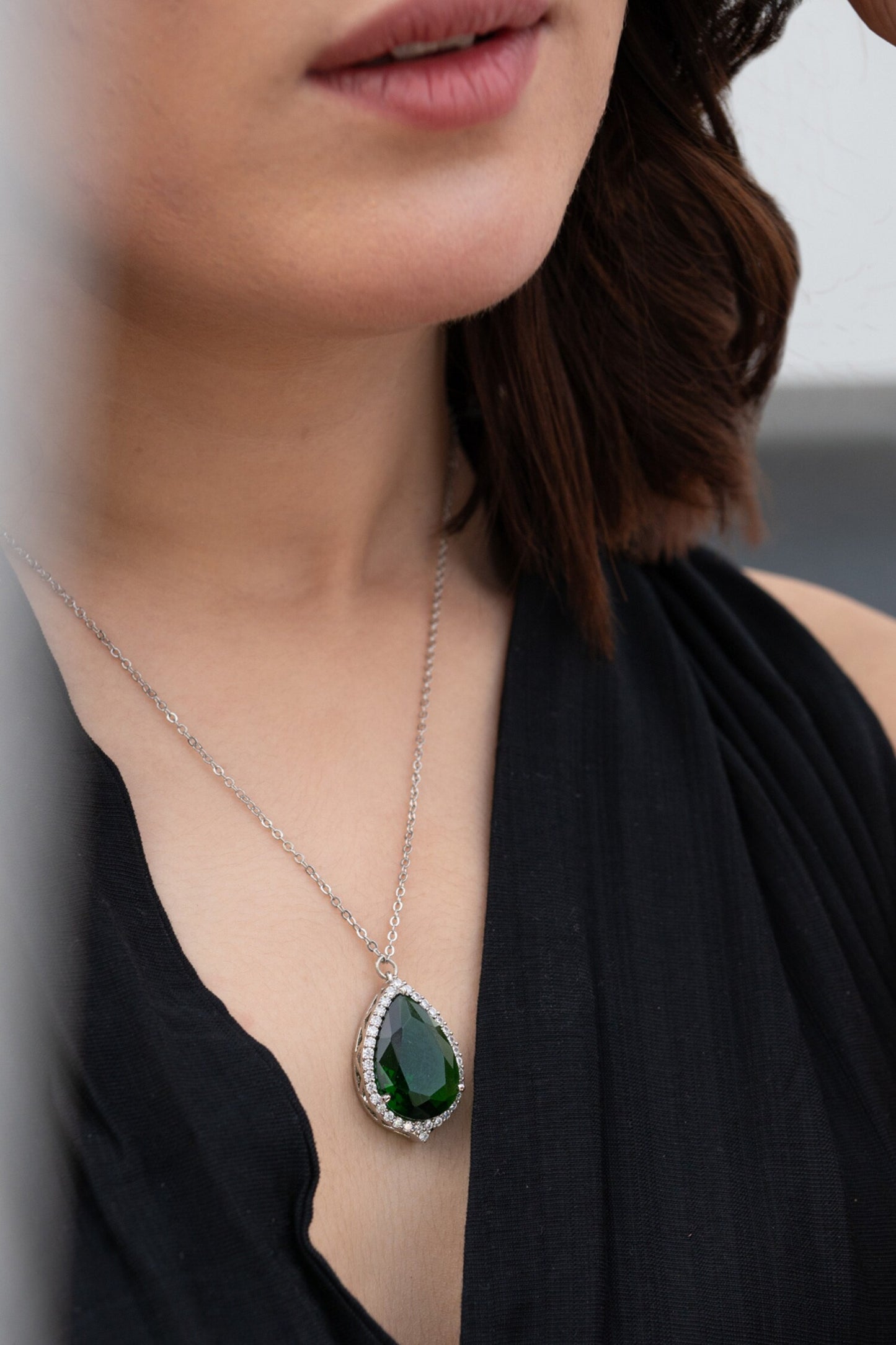 Emerald Stone Drop Chain Necklace 