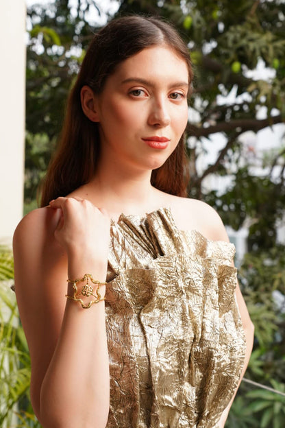 Carved Intertwined Pattern Bracelet 