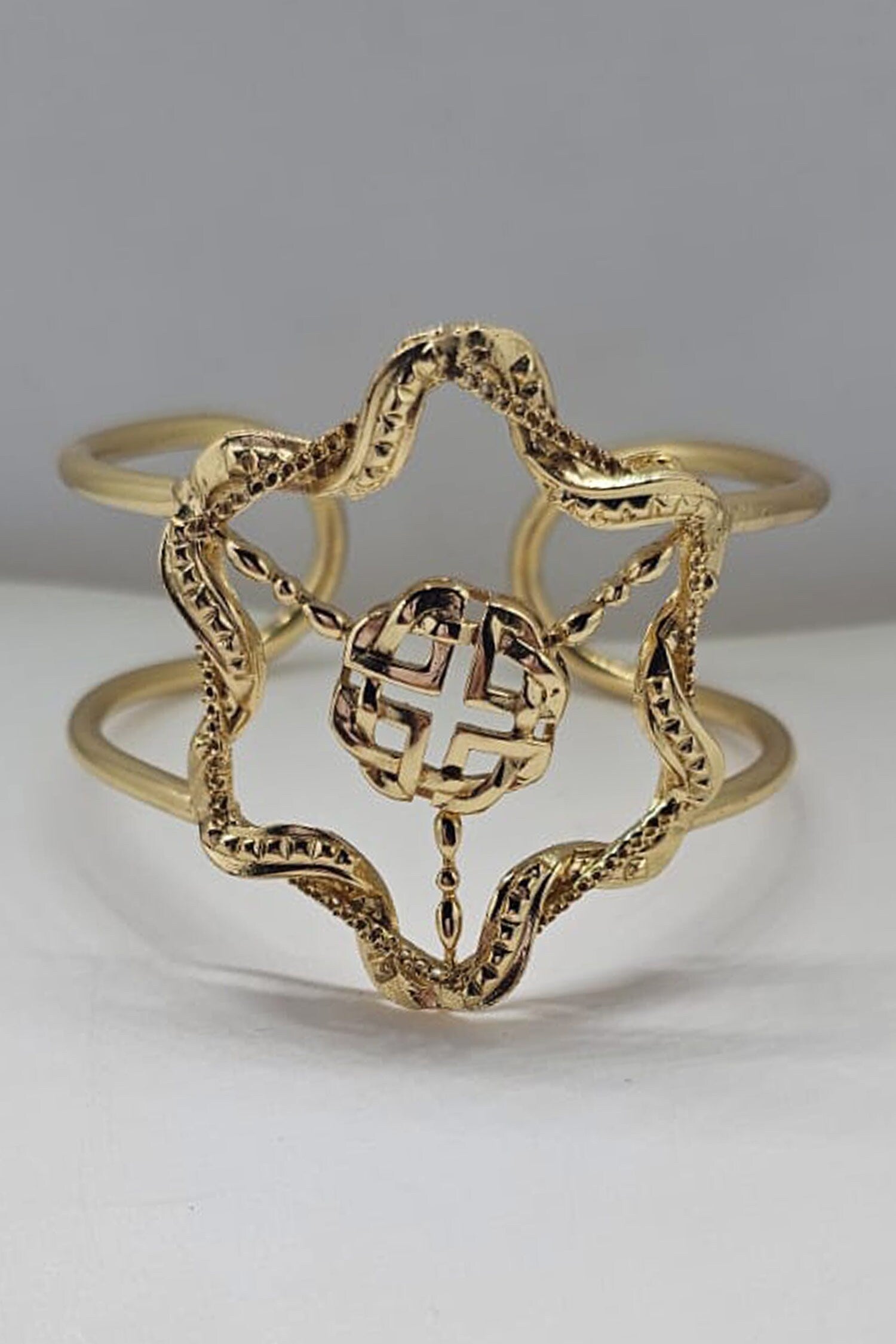 Carved Intertwined Pattern Bracelet 