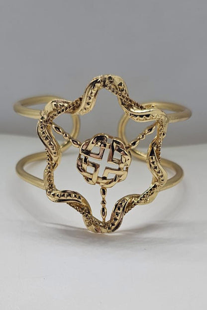 Carved Intertwined Pattern Bracelet 