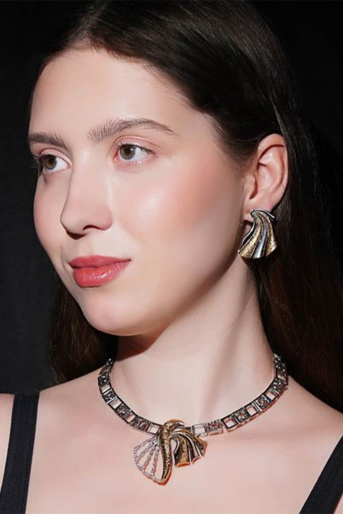 Knife Edge Stone Embellished Necklace Set 