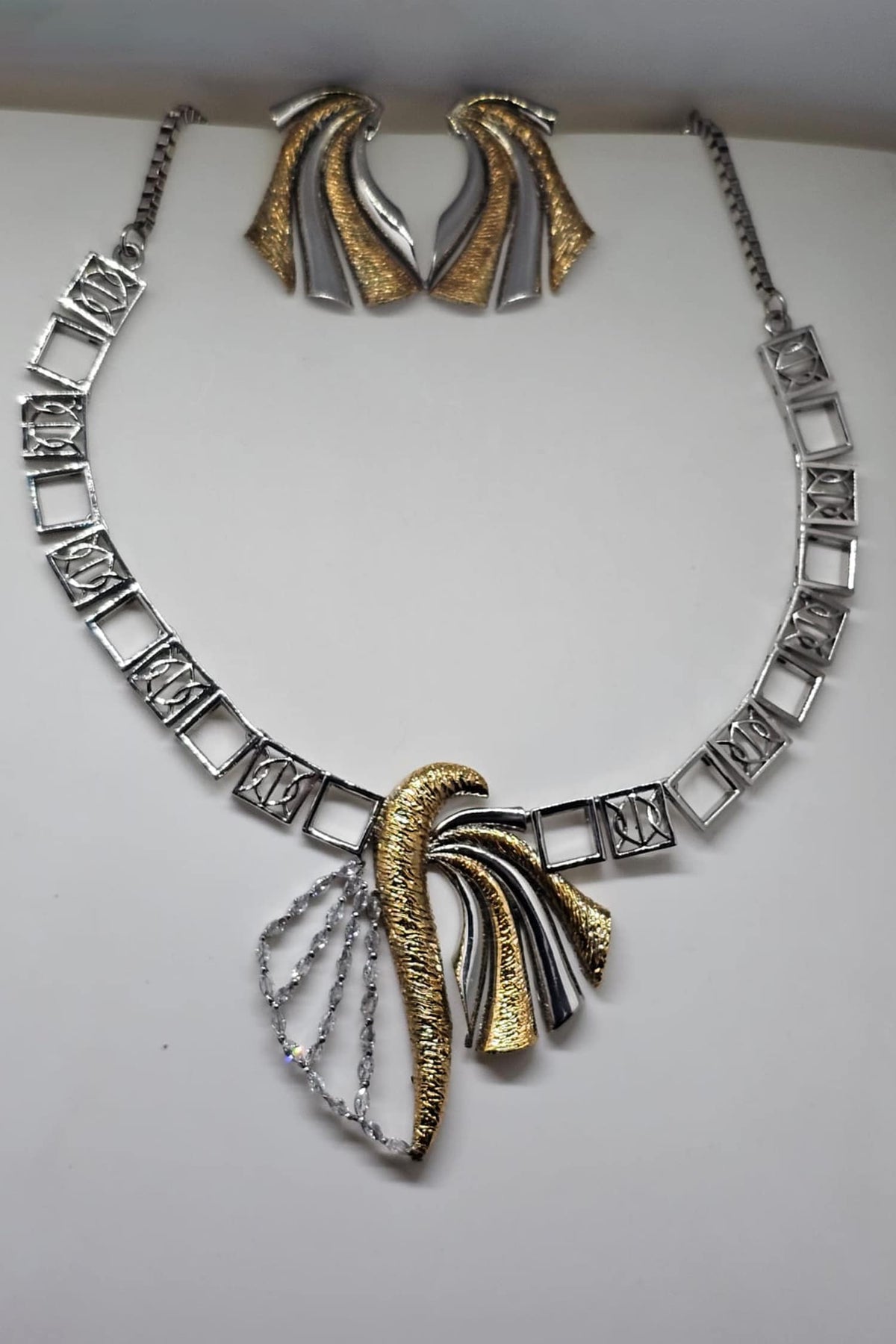Knife Edge Stone Embellished Necklace Set 