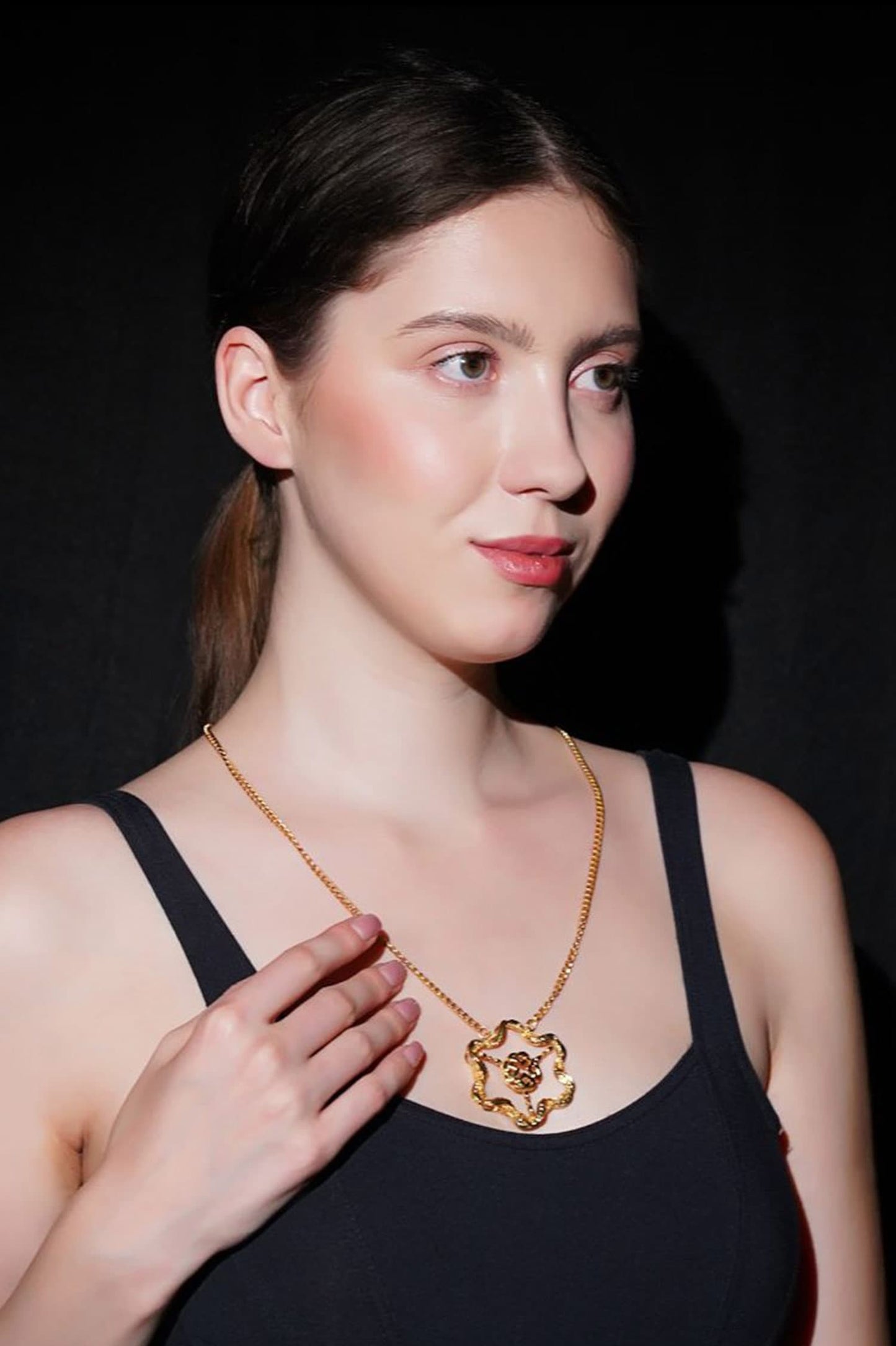 Floral Carved Pendant Necklace 