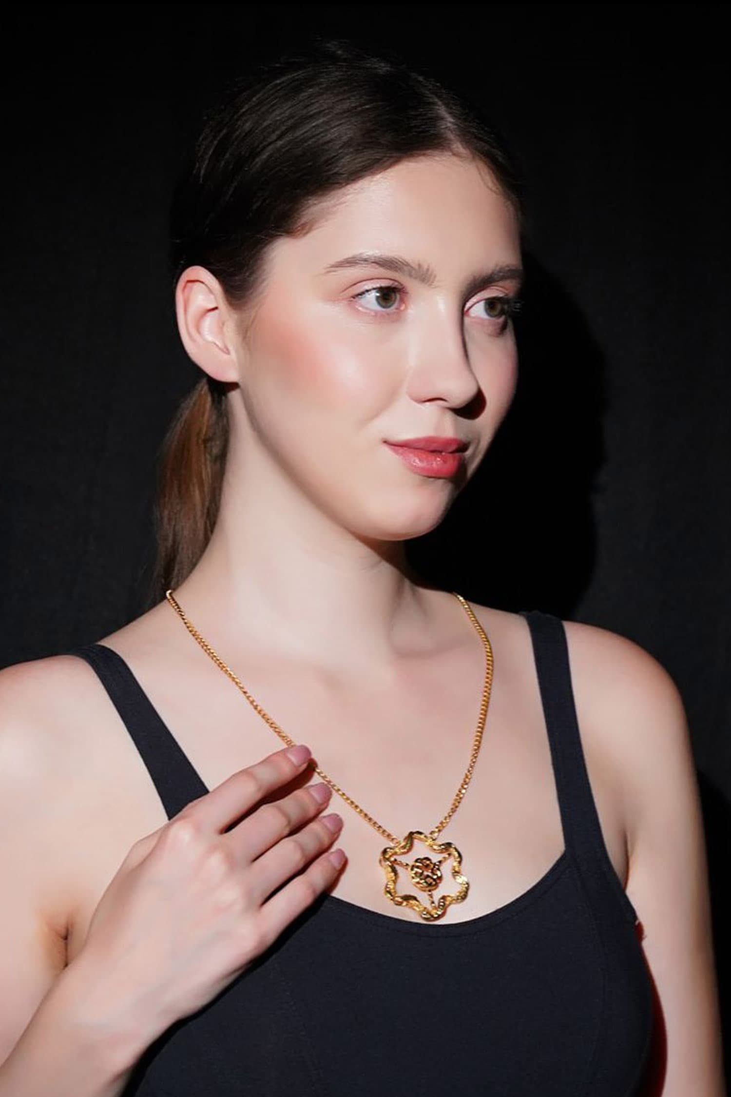 Floral Carved Pendant Necklace 