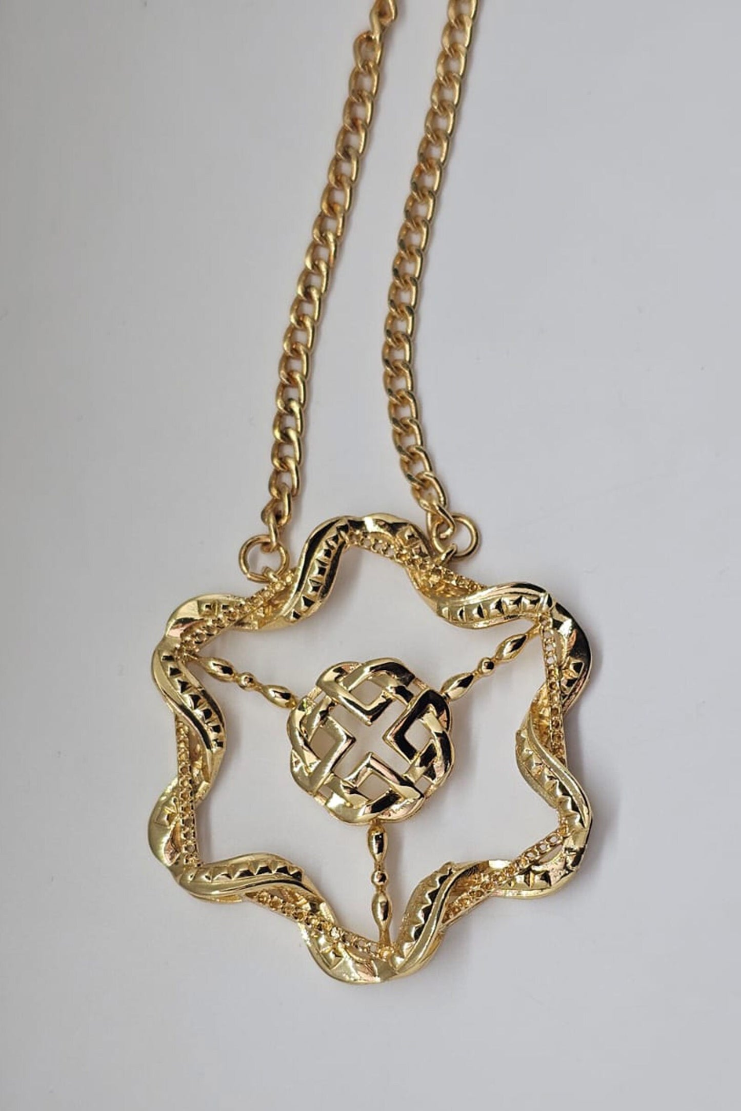 Floral Carved Pendant Necklace 