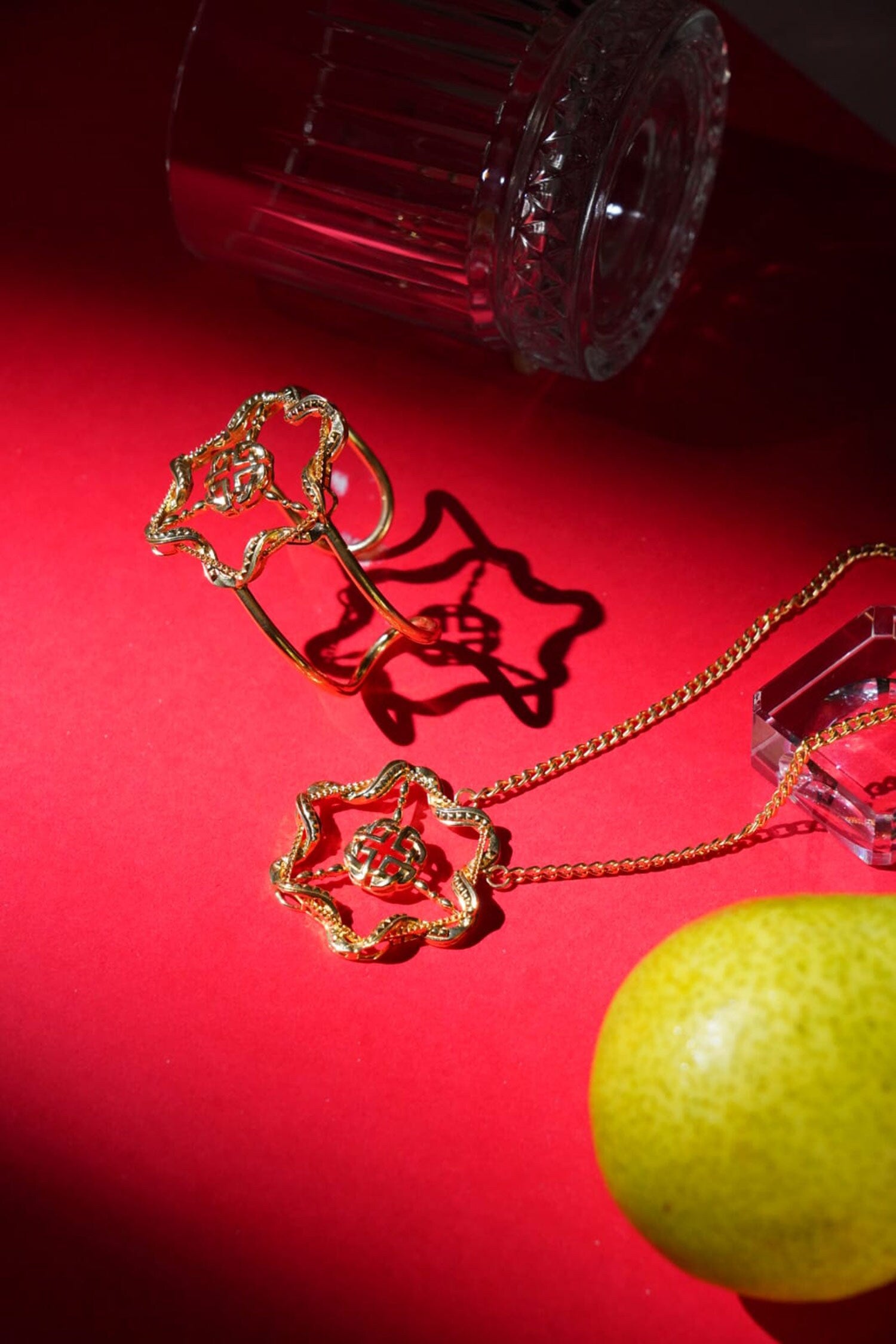 Floral Carved Pendant Necklace 