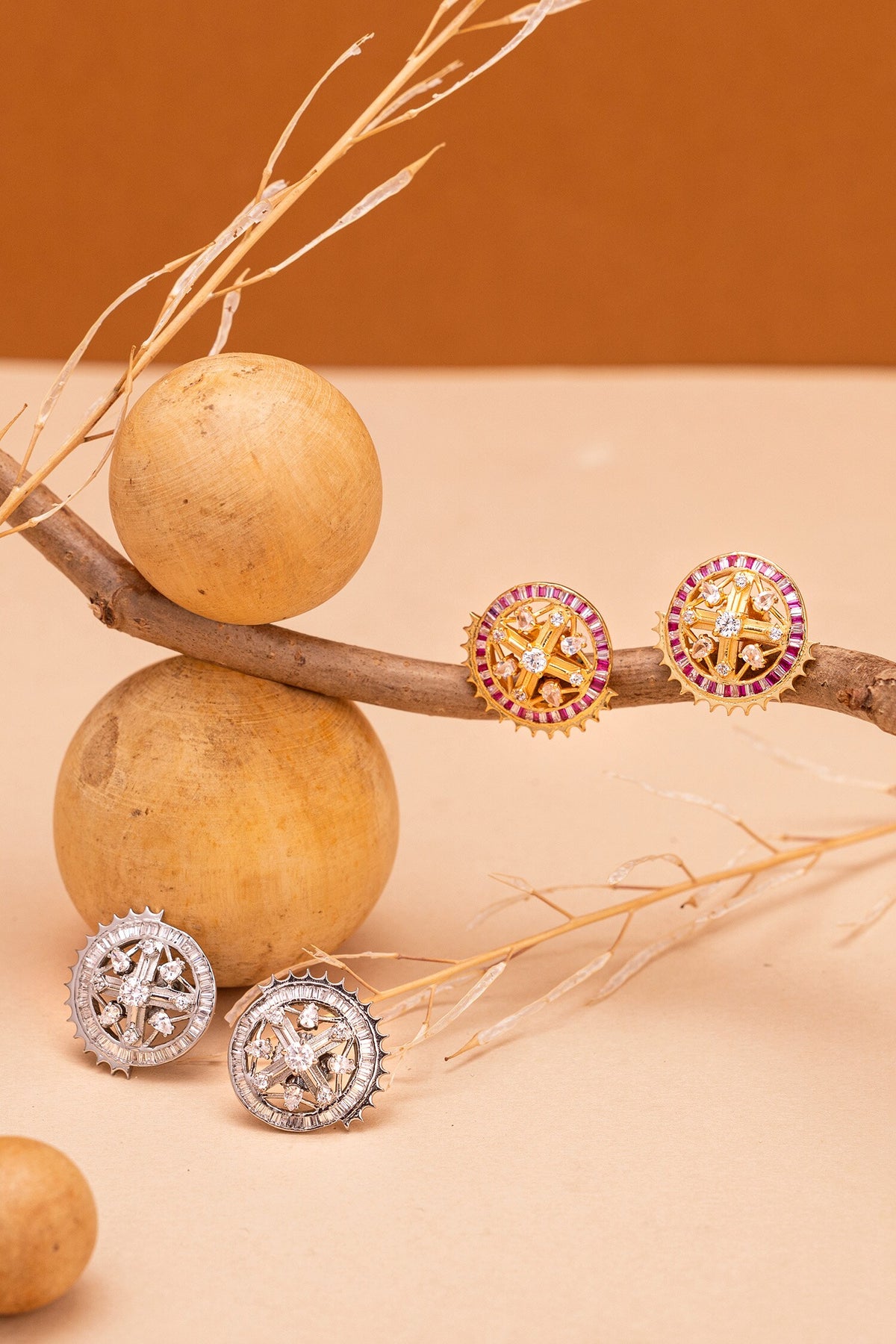 Couler Da Studded Round Earrings 