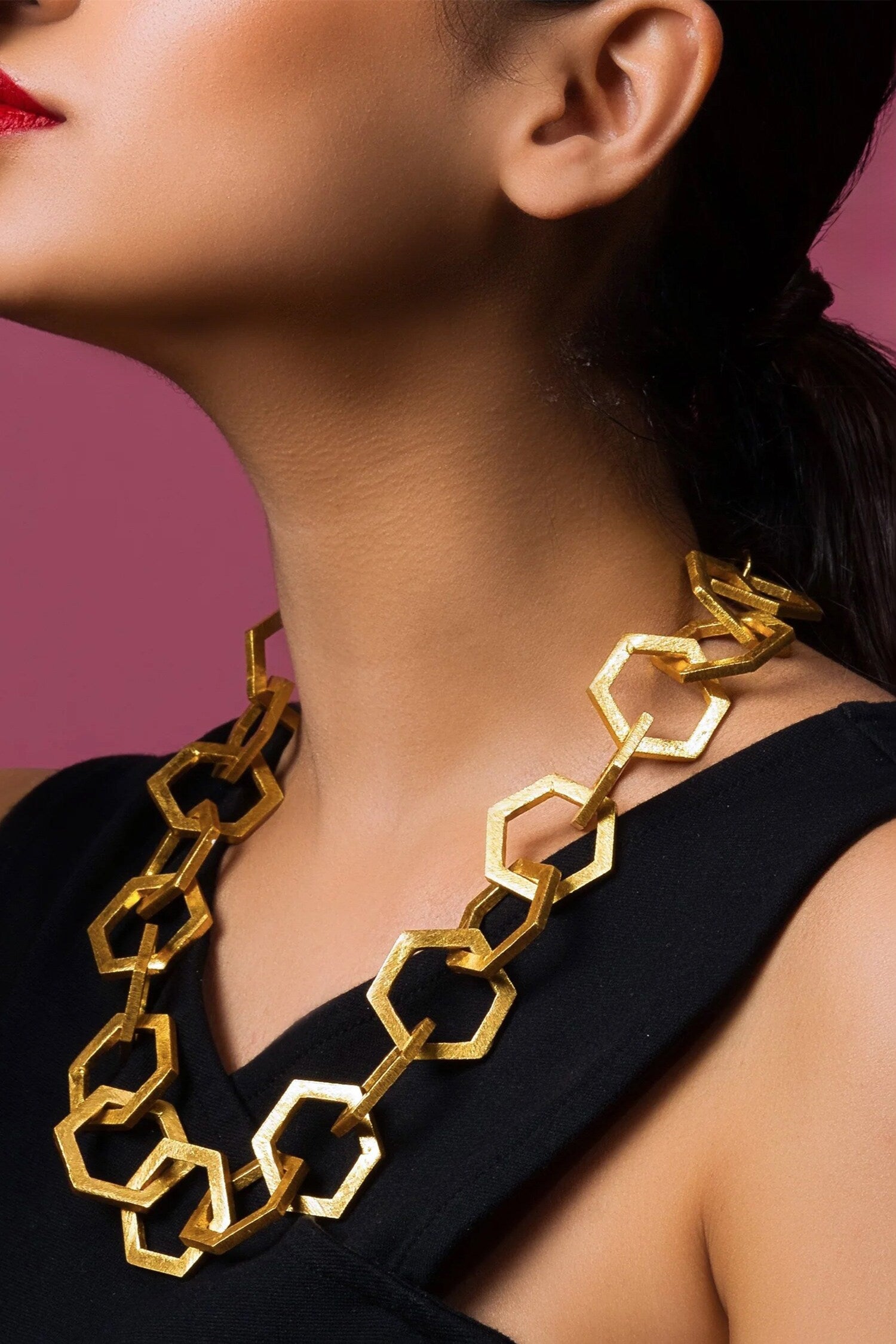 Bold Cut-Out Link Chain Necklace 