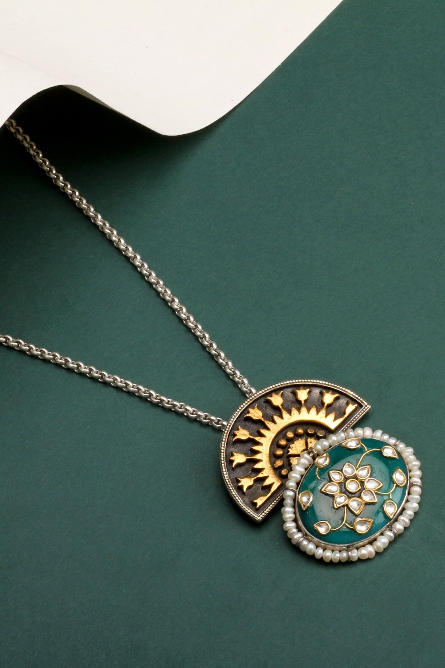 Tiara Sun Bloom Pendant Chain Necklace 