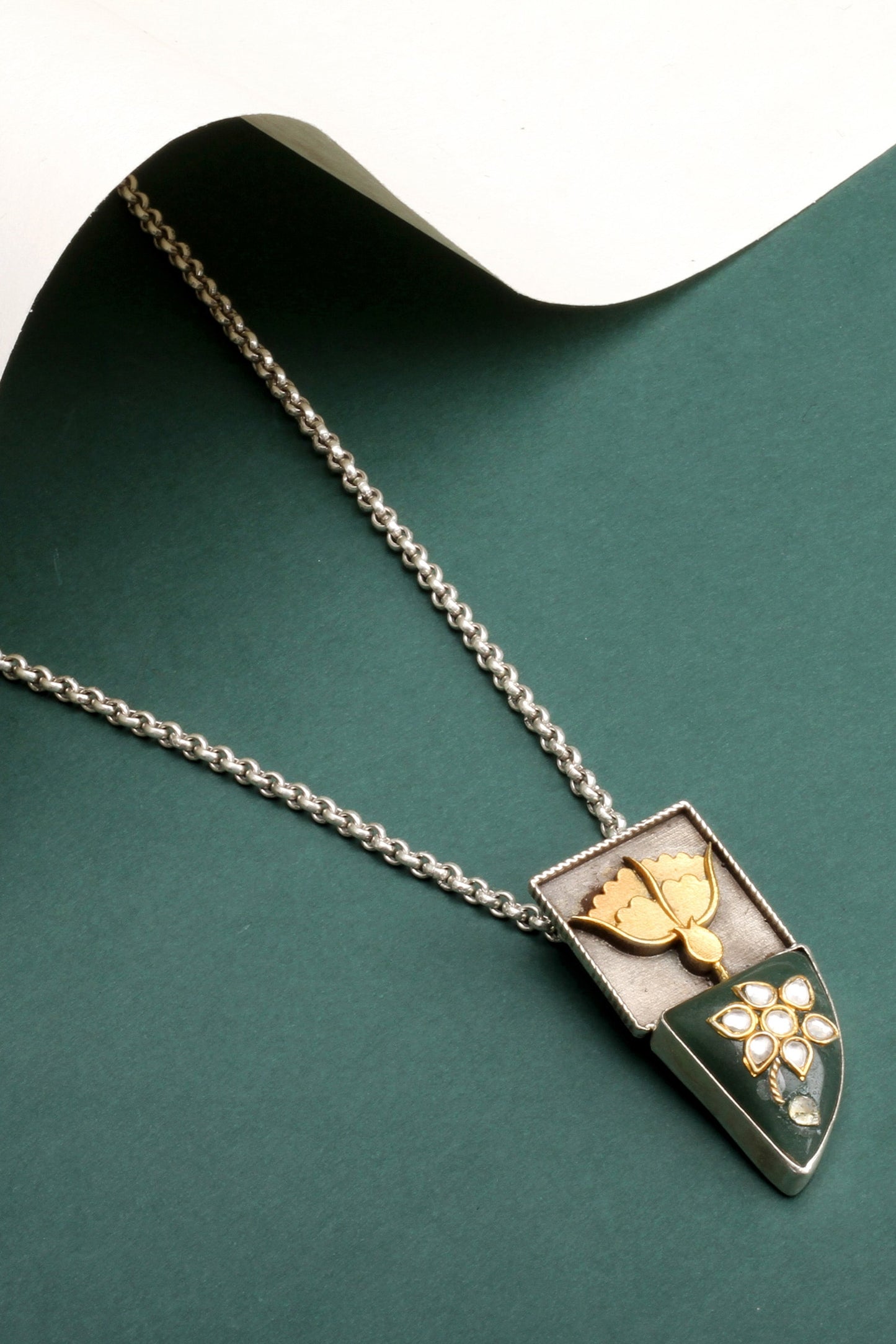 Alice Kundan Embellished Pendant Necklace 