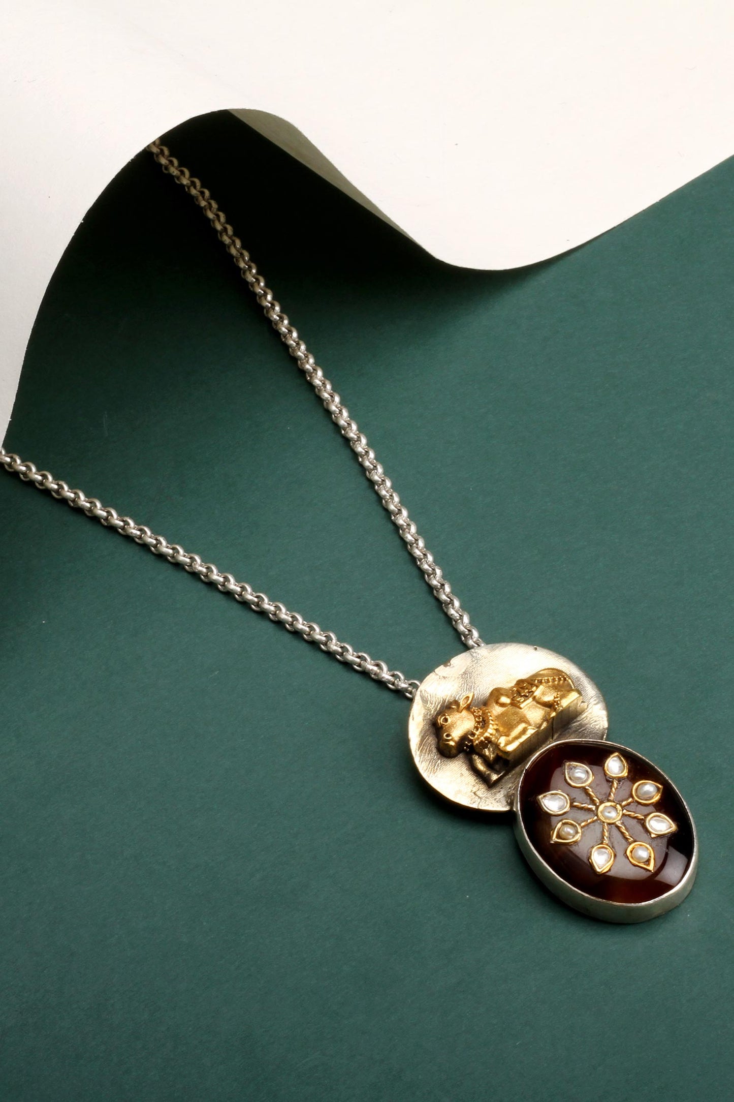 Anes Elegant Animal Motif Carved Pendant Necklace 