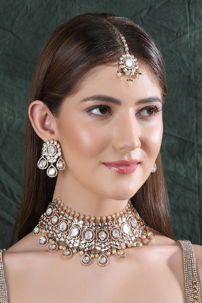 Kundan Embellished Necklace Set 