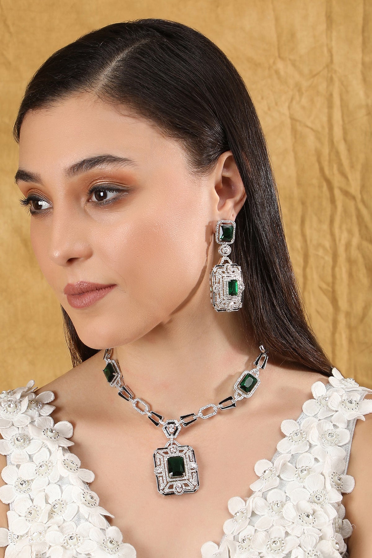 Geometric Cutwork Embellished Pendant Necklace 