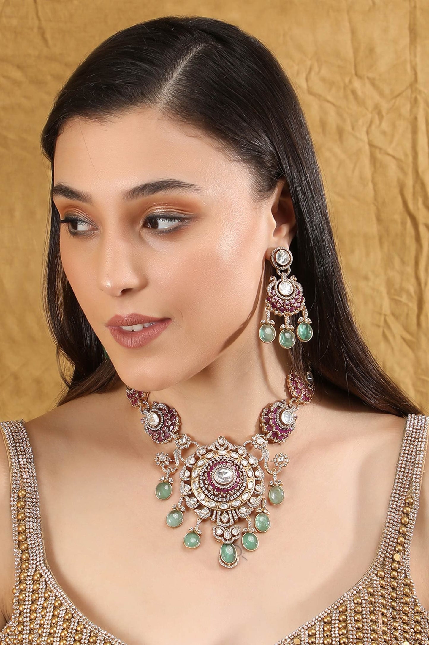 Embellished Round Pendant Necklace Set 