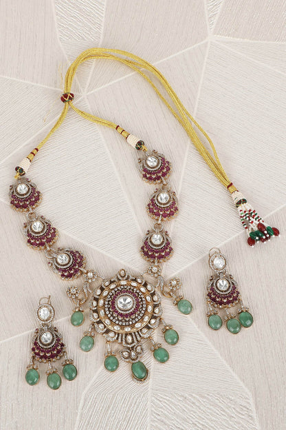 Embellished Round Pendant Necklace Set 