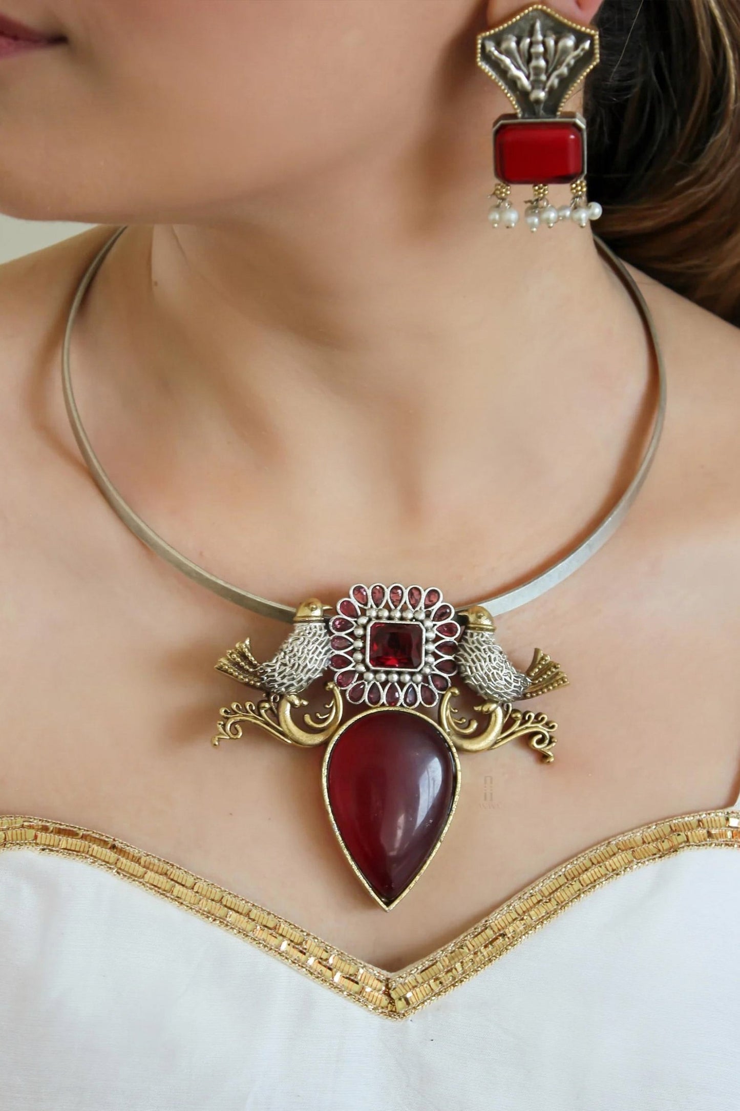 Yami Twin Bird Carved Necklace Set 