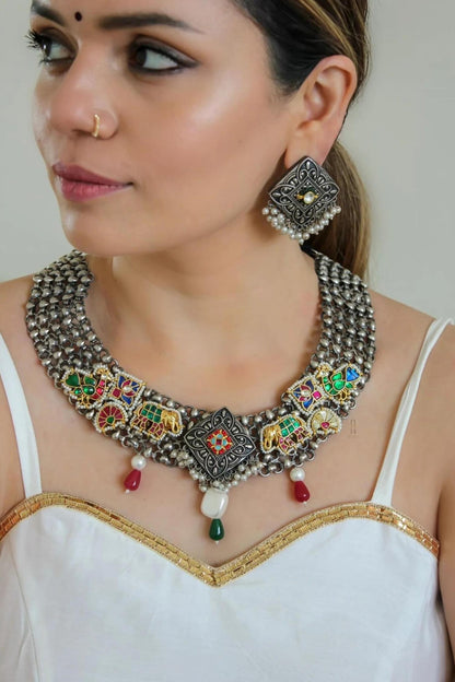 Chashmum Geometric Carved Necklace Set 