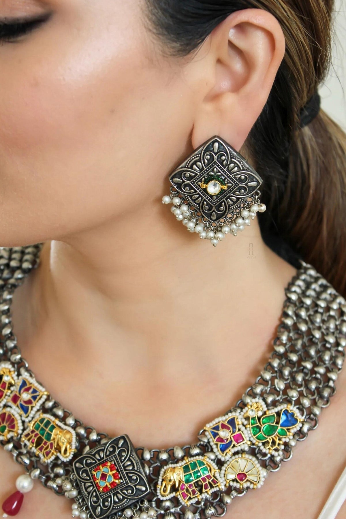 Chashmum Geometric Carved Necklace Set 