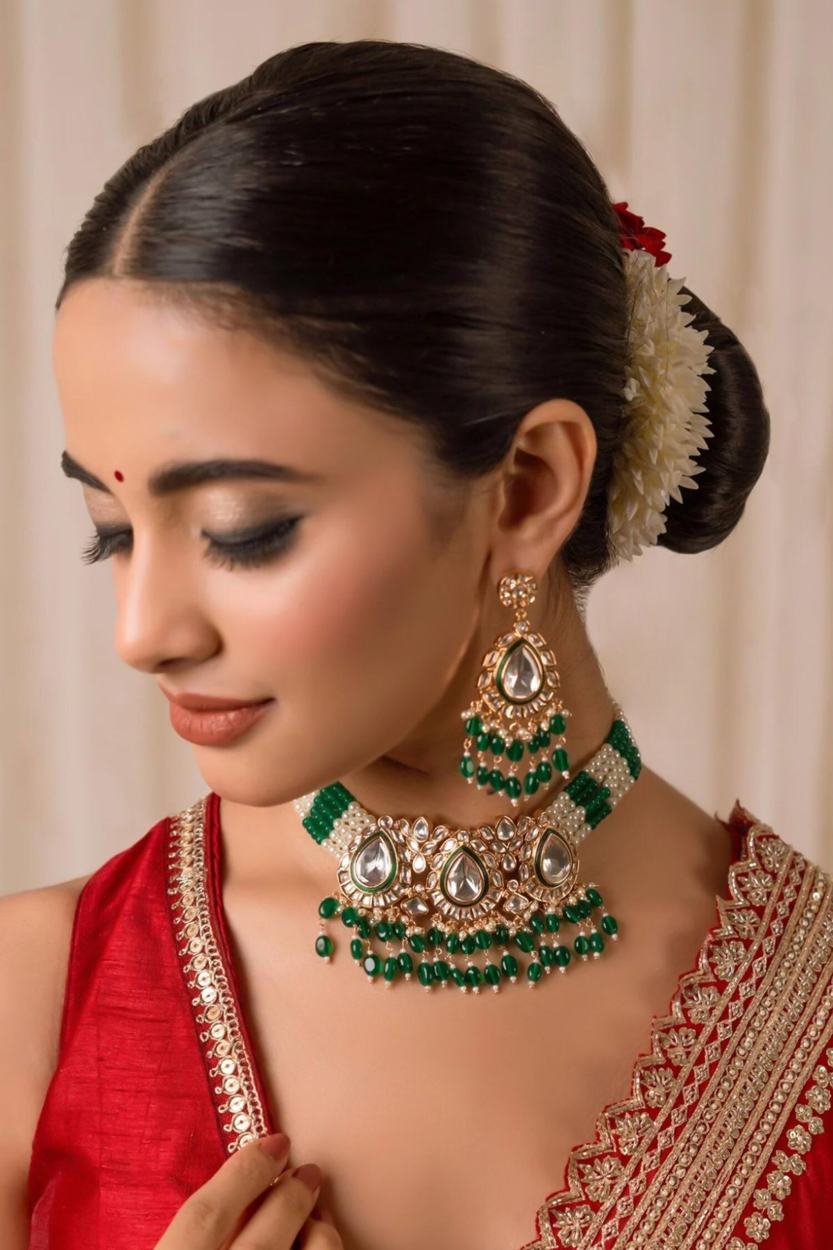 Kanika Kundan Studded Choker Set 