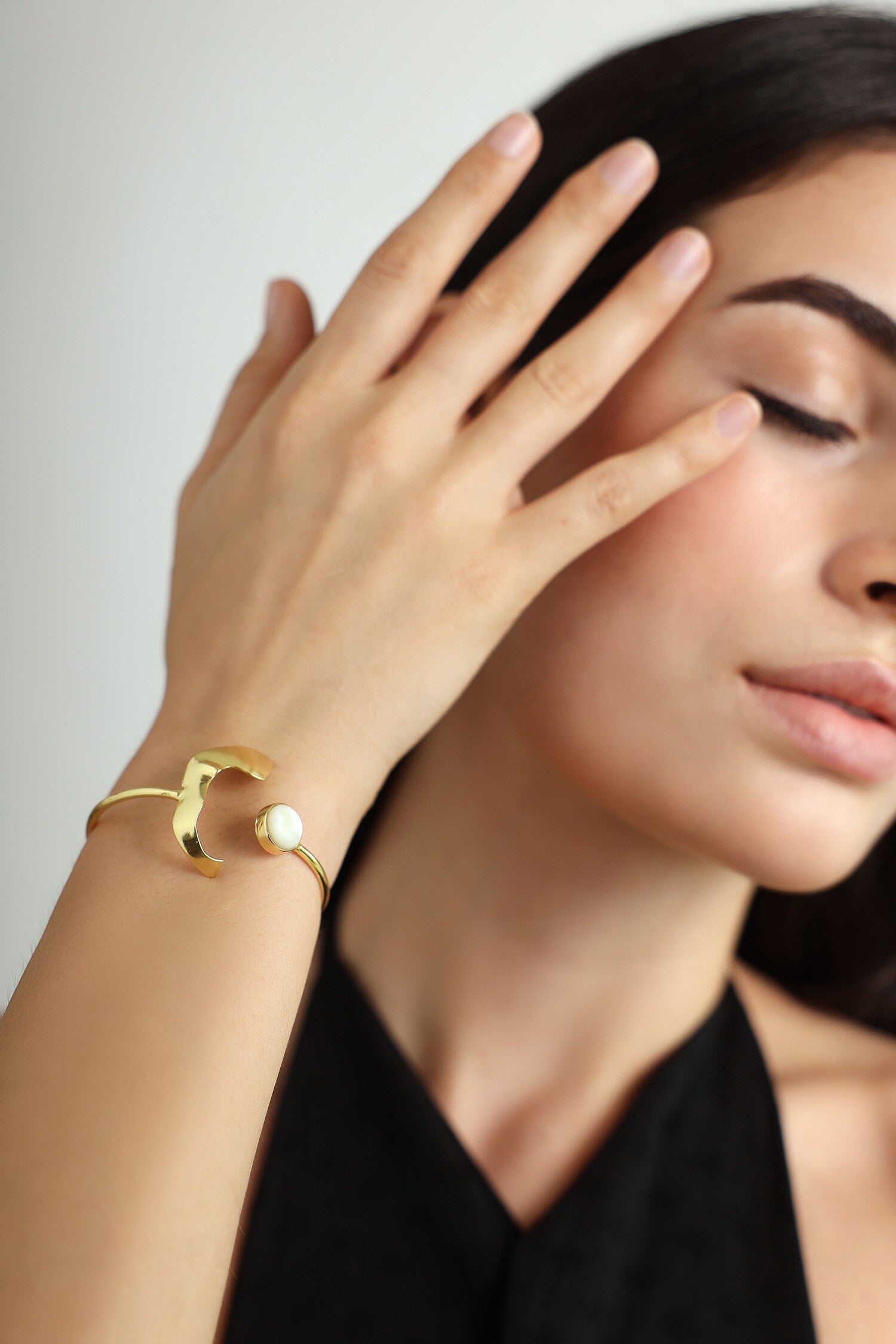 Pearl Embellished Shell Bracelet 