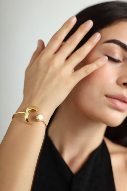 Pearl Embellished Shell Bracelet 