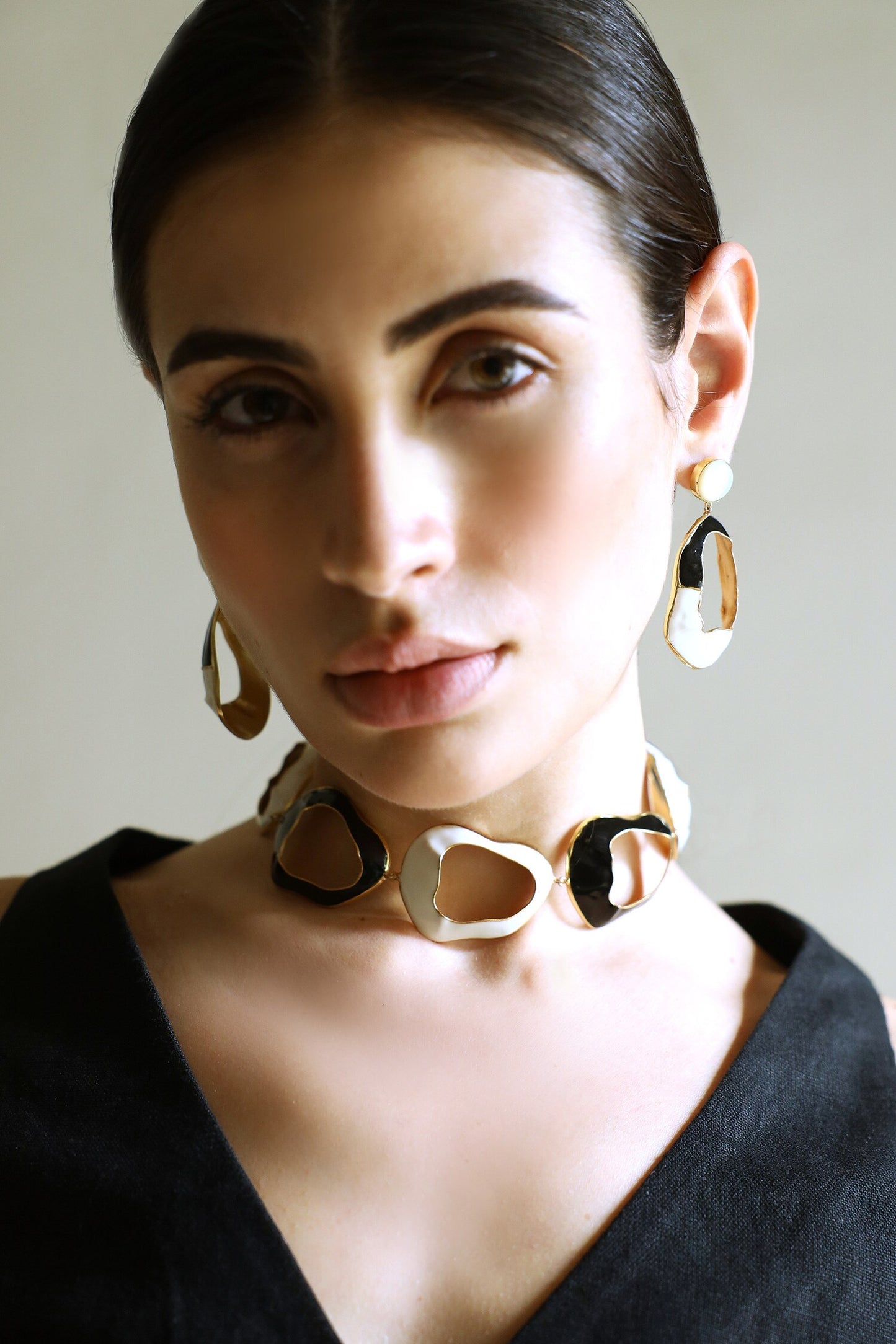 Tidal Abstract Motif Necklace 