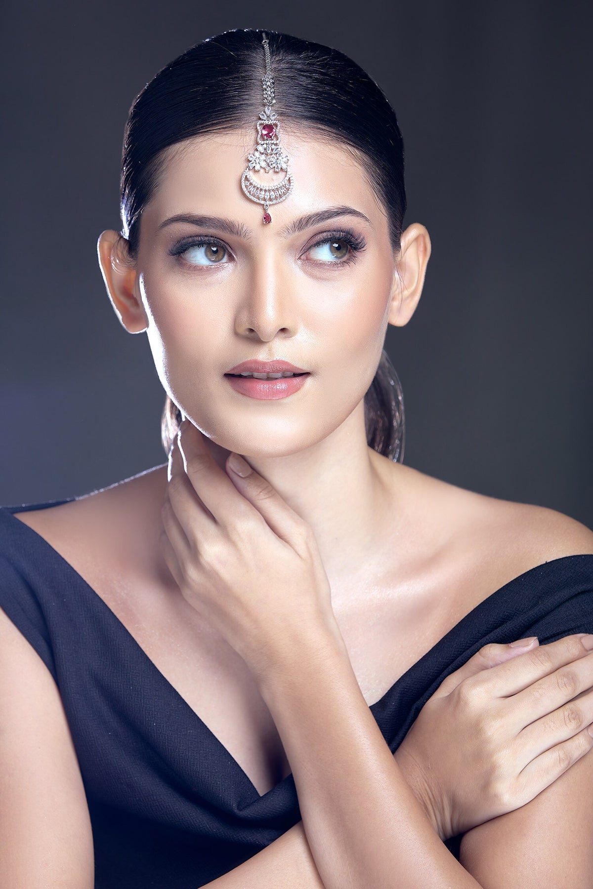 Zircon Embellished Maangtikka 