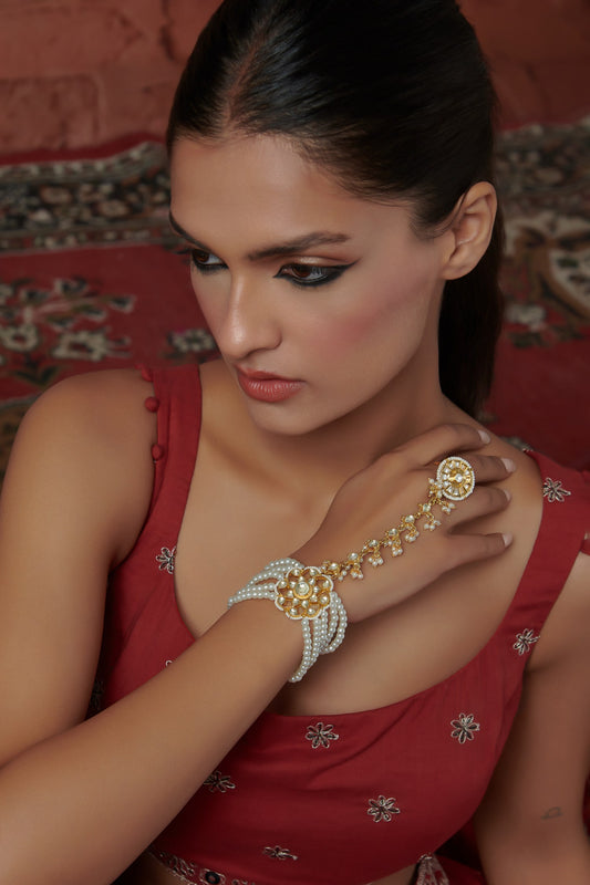 Floral Kundan Unit Embellished Haathphool 