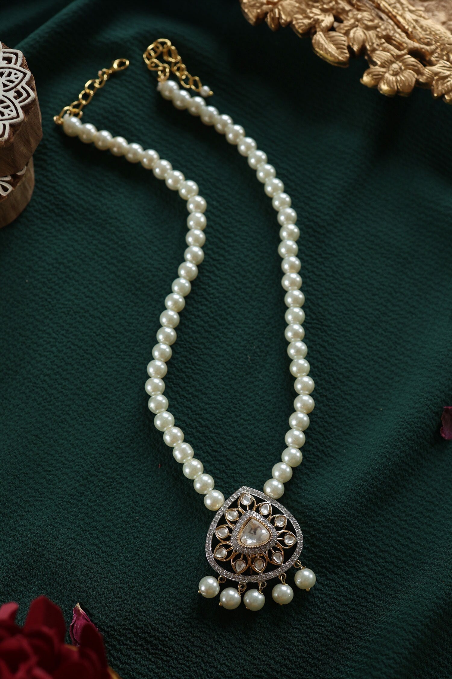 Tear Drop Carved Pendant Necklace 