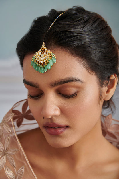 Kundan Carved Maangtikka 