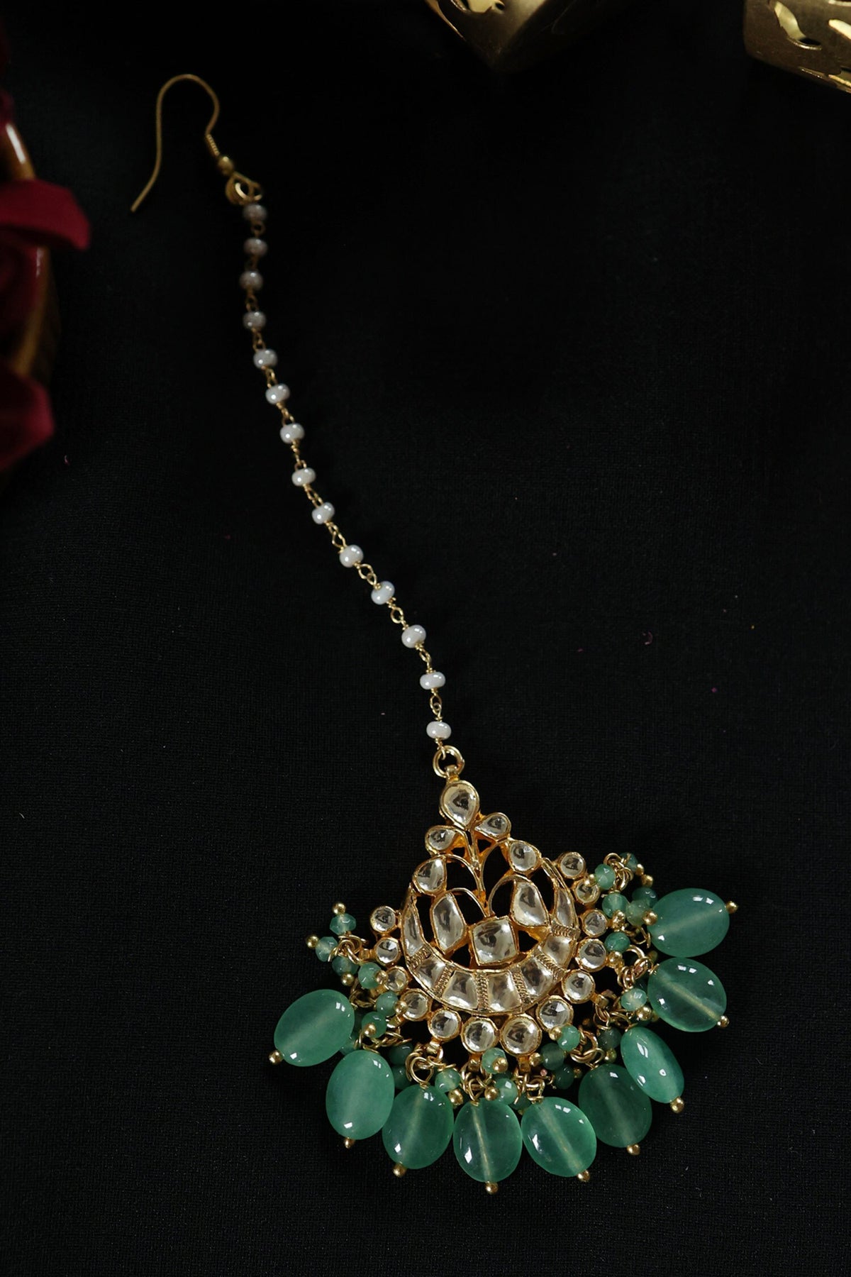 Kundan Carved Maangtikka 
