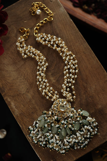 Flower Motif Carved Pendant Necklace 