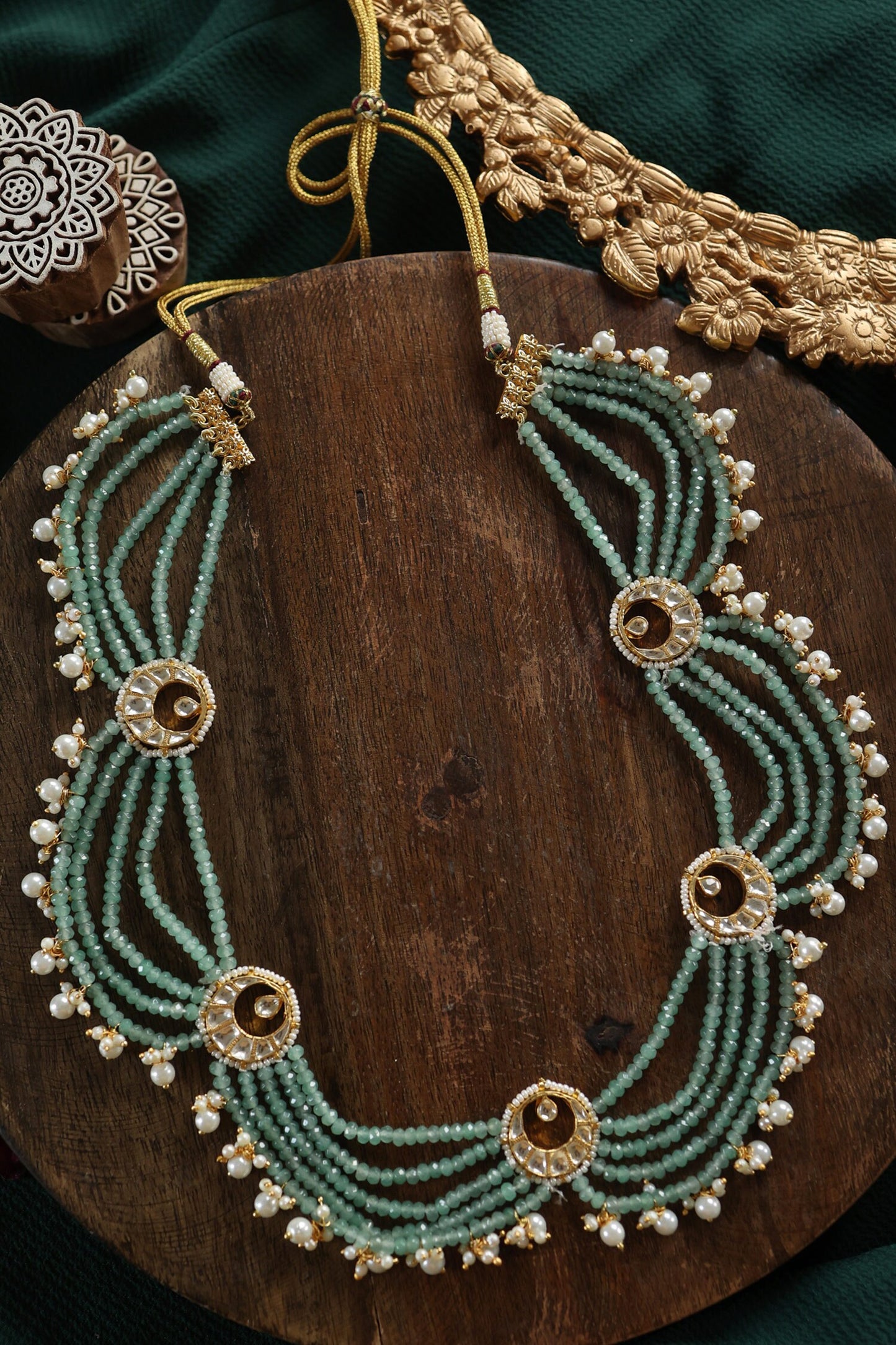 Scallop String Embellished Necklace 