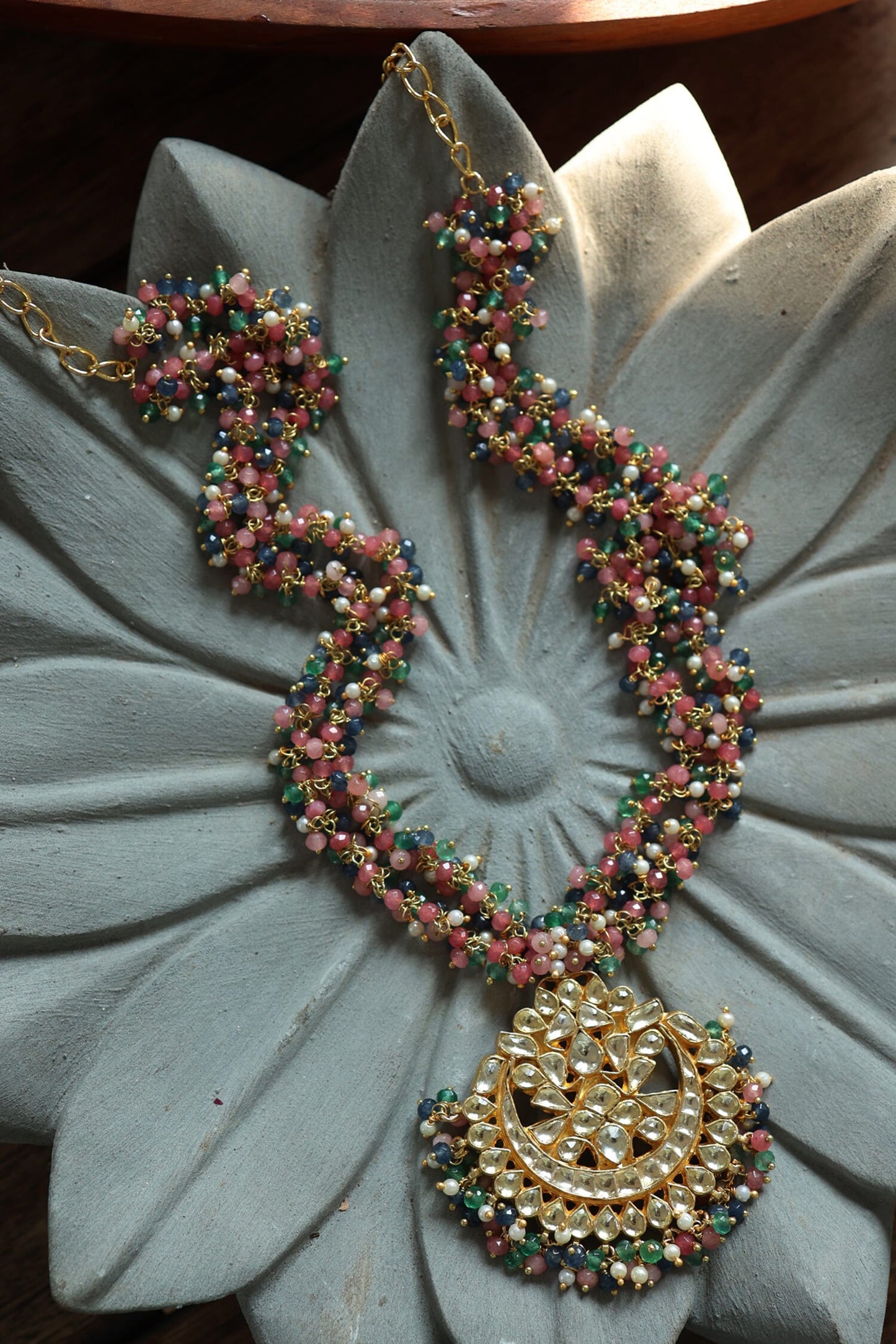 Flower Motif Pendant Necklace 