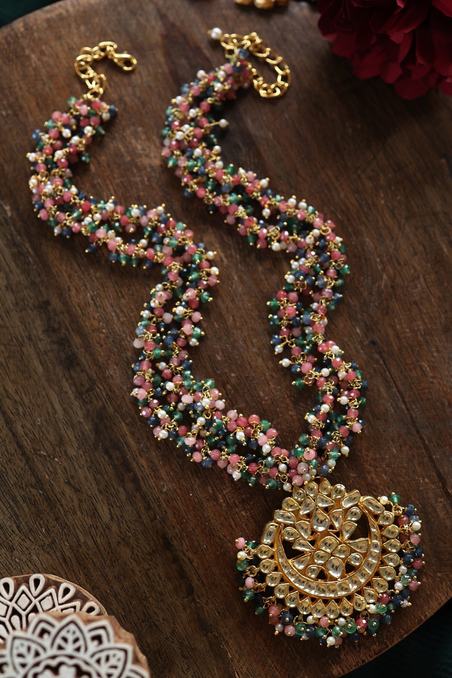 Flower Motif Pendant Necklace 