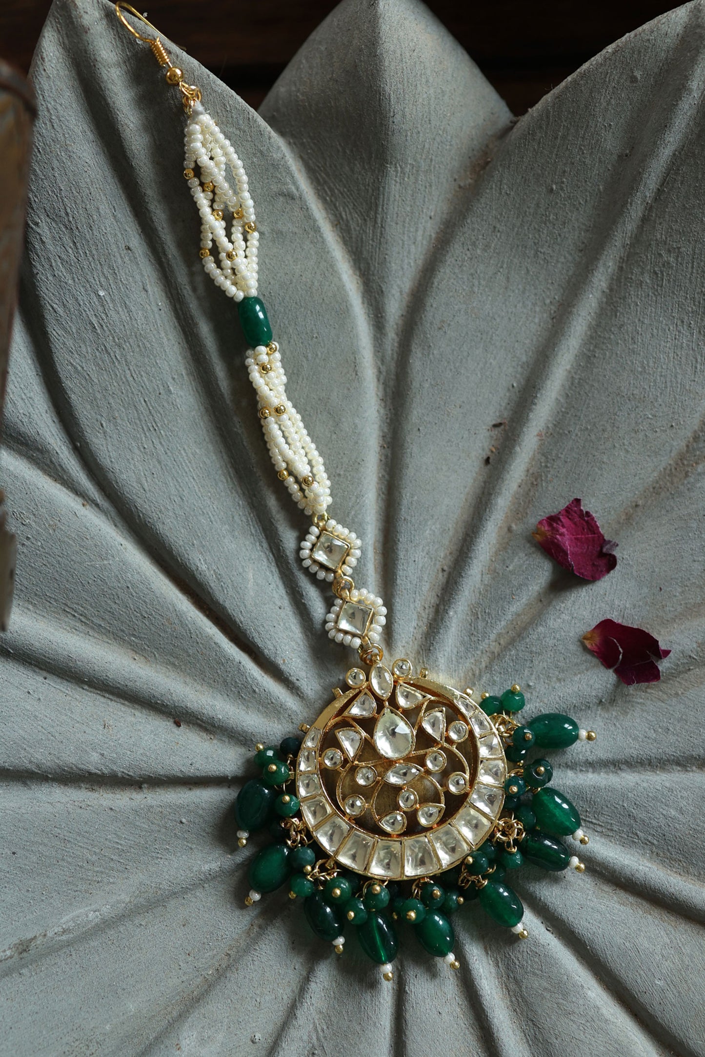 Flower Motif Carved Maangtikka 