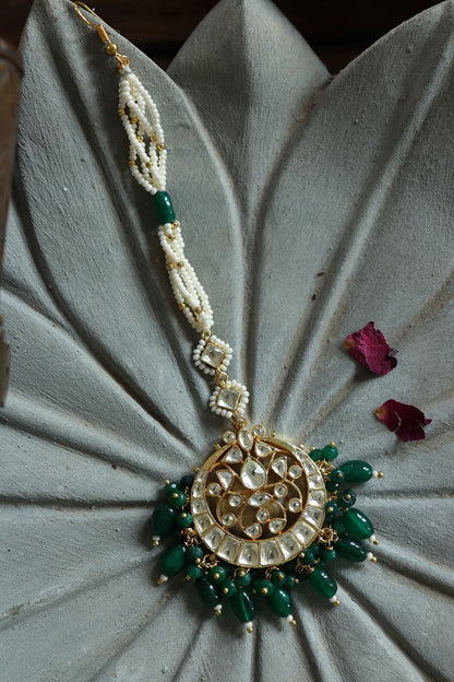Flower Motif Carved Maangtikka 