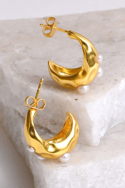 Gul Pearl Accented Studs 
