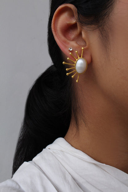 Aadha Sitara Pearl Studs 